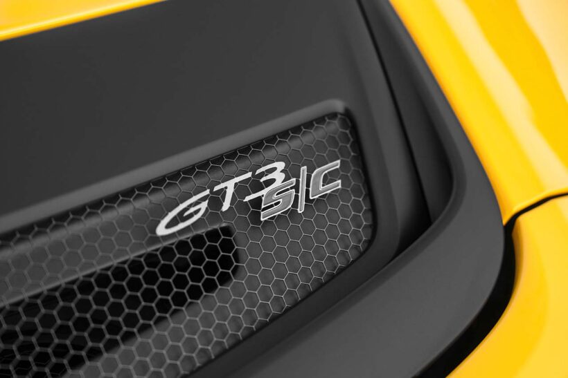 リヤのエンジンフードには、「GT3 S/C」のエンブレムが誇らしげに掲げられている。