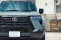 マーキュリーグレーマイカの車体に対して、フロントバンパーのボトム部分やフェンダーをグロスブラックで統一したことで、ホイールとの統一感を図った。ドレスアップでありボディ保護にもなる粋なコーディネートだ。このクルマを仕上げたのは、ハイエンドカーカスタムに定評のあるボンド大阪だ。彼らのような百戦錬磨のカスタムコーディネーターたちは、いまAKフォージドに熱い視線を注いでいる。