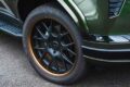 CORART A7PROホイール（10.0J×22インチ）に、PARADA Spec-Xの285/45R22サイズを組み合わせる。ショットアナダイズドブラックのディスクに、マットブロンズのリムというコーディネートで、クルマ全体のコーディネートを成立させている。
