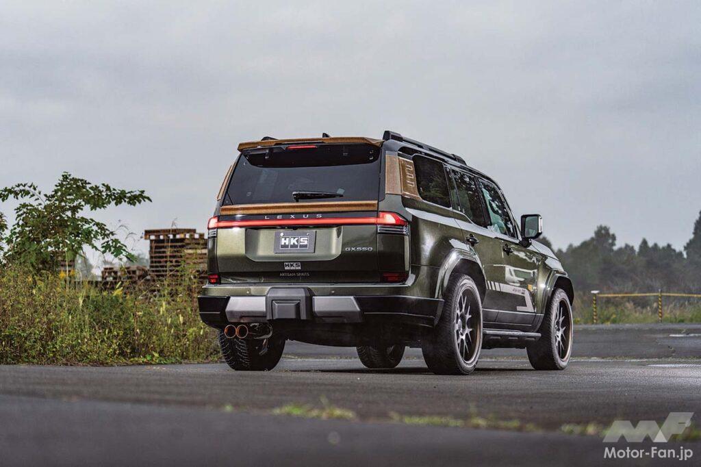 「鎧をまとう、都会派SUV」というコンセプトに則って、装着されるボディパーツの多くはプロテクターとされた。フロント、リヤサイドのスポイラー、さらにCピラーなどがプロテクターに該当する。さらに片側25mmワイドとなるオーバーフェンダー、リヤゲート&ルーフにスポイラーが備わる。