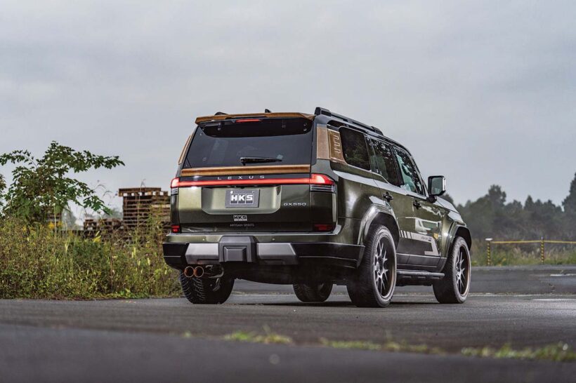 「鎧をまとう、都会派SUV」というコンセプトに則って、装着されるボディパーツの多くはプロテクターとされた。フロント、リヤサイドのスポイラー、さらにCピラーなどがプロテクターに該当する。さらに片側25mmワイドとなるオーバーフェンダー、リヤゲート＆ルーフにスポイラーが備わる。