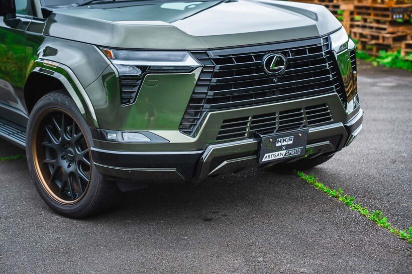 「鎧をまとう、都会派SUV」というコンセプトに則って、装着されるボディパーツの多くはプロテクターとされた。フロント、リヤサイドのスポイラー、さらにCピラーなどがプロテクターに該当する。さらに片側25mmワイドとなるオーバーフェンダー、リヤゲート＆ルーフにスポイラーが備わる。