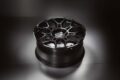 最高峰にして最高級タフギアであるLX600に対して、完全なる専用設計の大口径モデルがある。あるいは新ジャンルであるアーバンオフロードスタイルを持ち込むこともできる。徹底したモノづくりを貫くTWSであるがゆえの幅の広さを、ここで確かめたい。