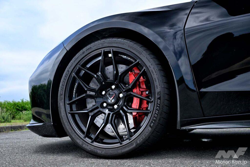 コルベットZ06のタイヤは前275/30ZR20後345/25ZR21という極太サイズ。タイヤはこちらもミシュランだが、銘柄はパイロットスポーツ4Sとなる。「ZP」の刻印はランフラットの証。