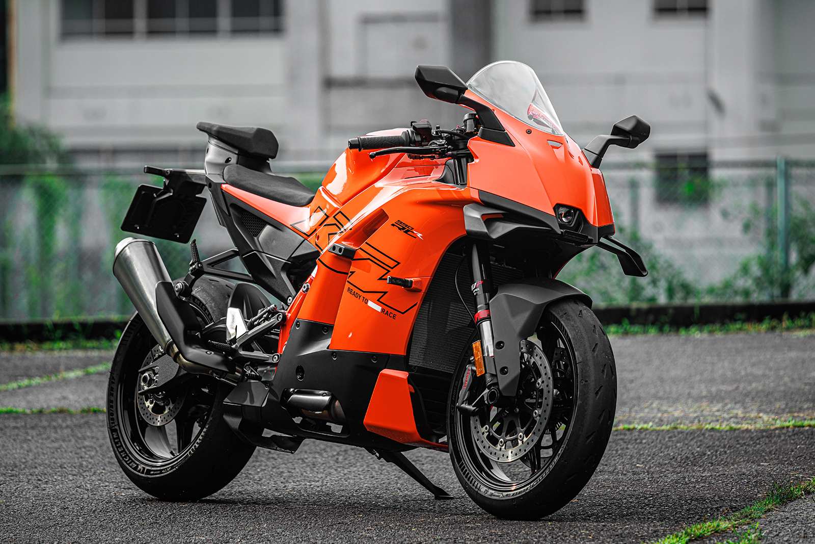 MotoGPレーサーのDNAを感じる、KTMのスーパースポーツ。守備範囲が広い