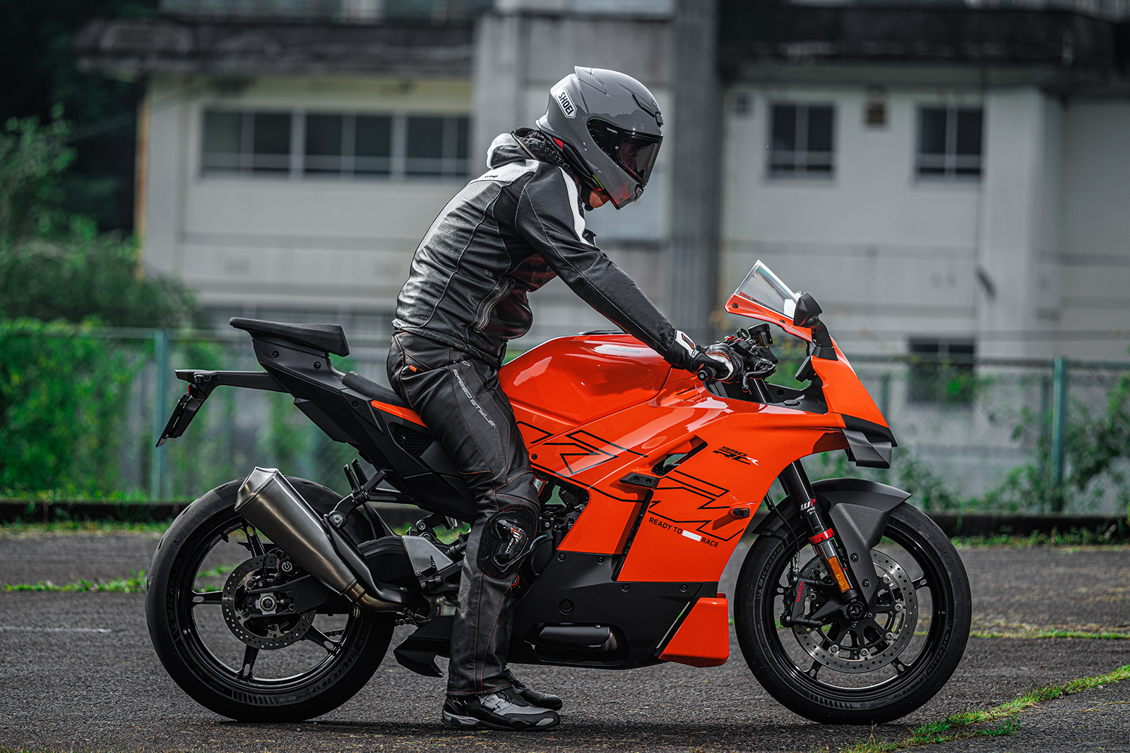 MotoGPレーサーのDNAを感じる、KTMのスーパースポーツ。守備範囲が広い