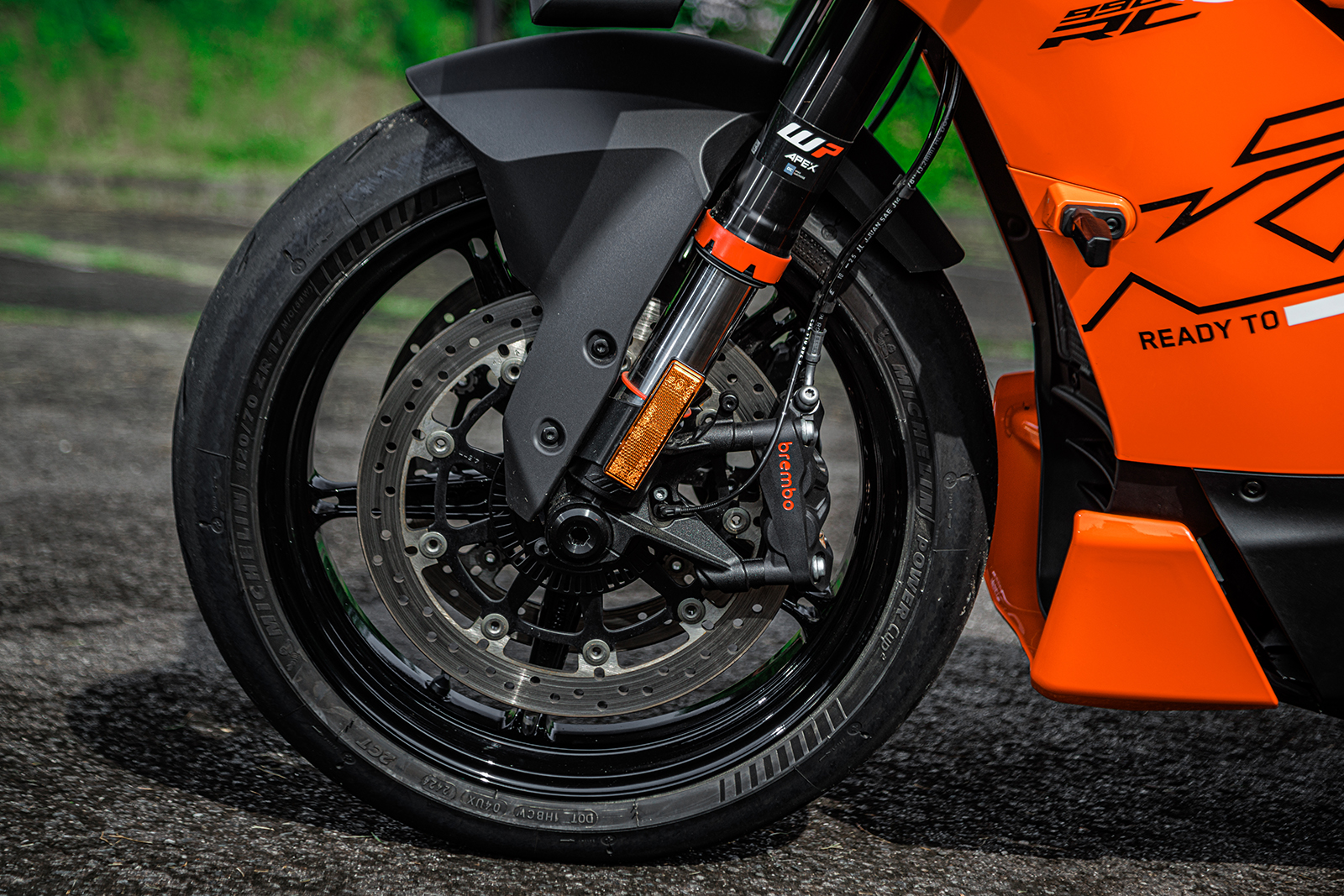 MotoGPレーサーのDNAを感じる、KTMのスーパースポーツ。守備範囲が広い