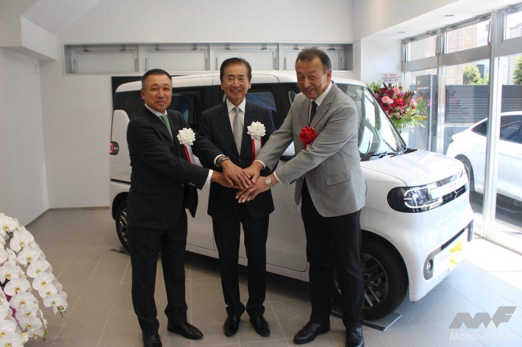 BYDの拡販を担うラッコの前にて
