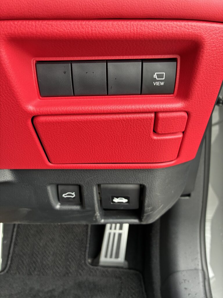 トランクオープナースイッチ
