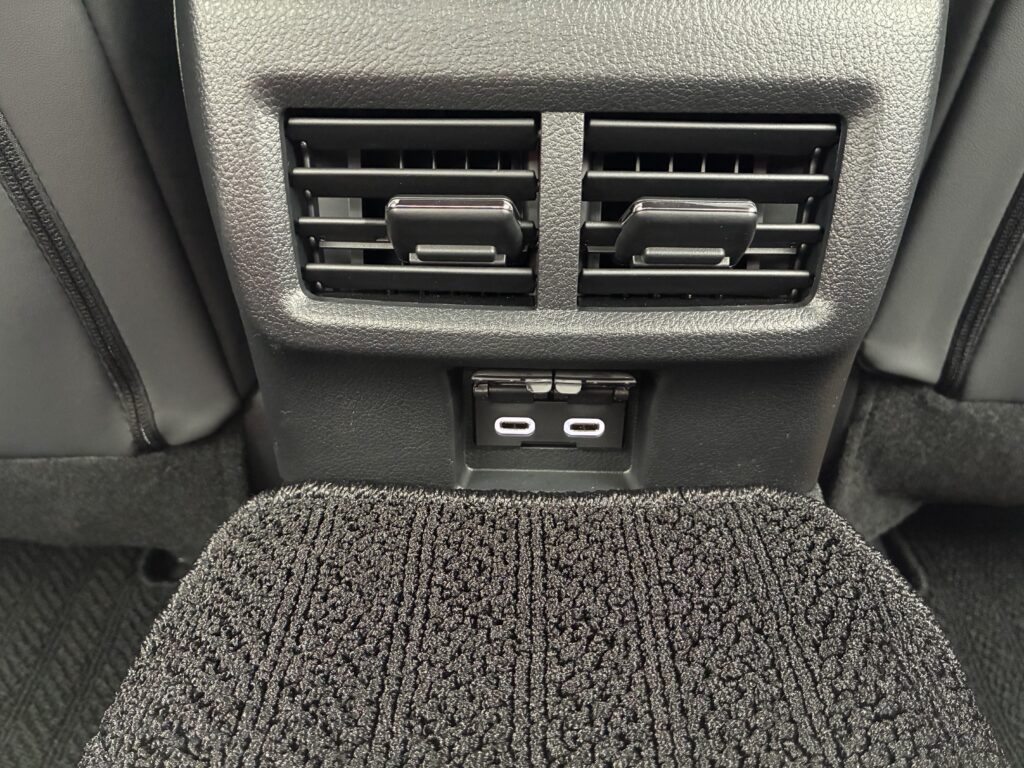 後席の充電用USB-Cソケット