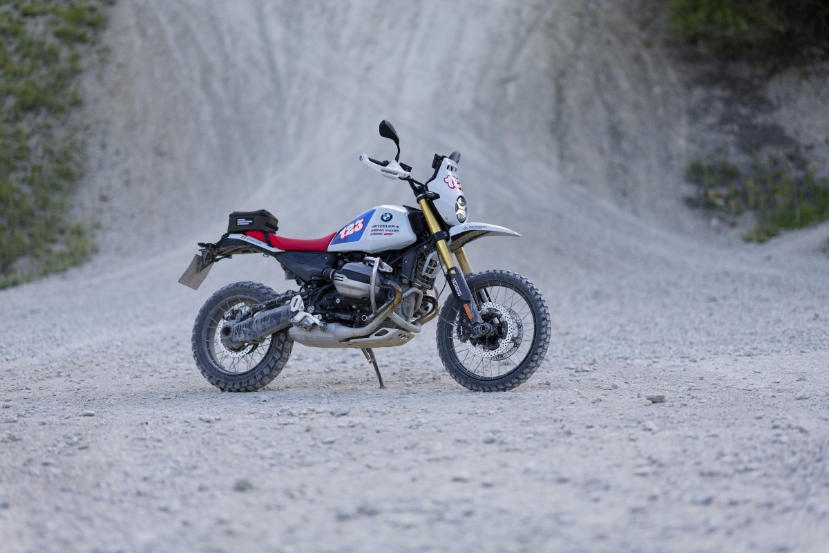 BMW GS トロフィーカーボン GSトロフィーを戦うための究極仕様｜BMW Motorradが「R 12 G/S GS