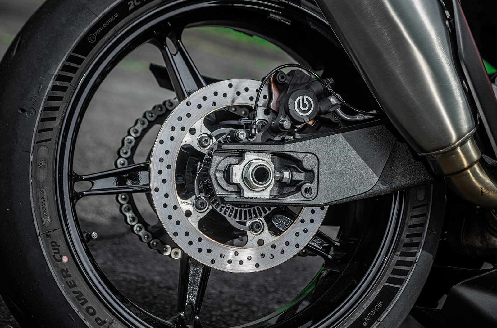 MotoGPレーサーのDNAを感じる、KTMのスーパースポーツ。守備範囲が広い