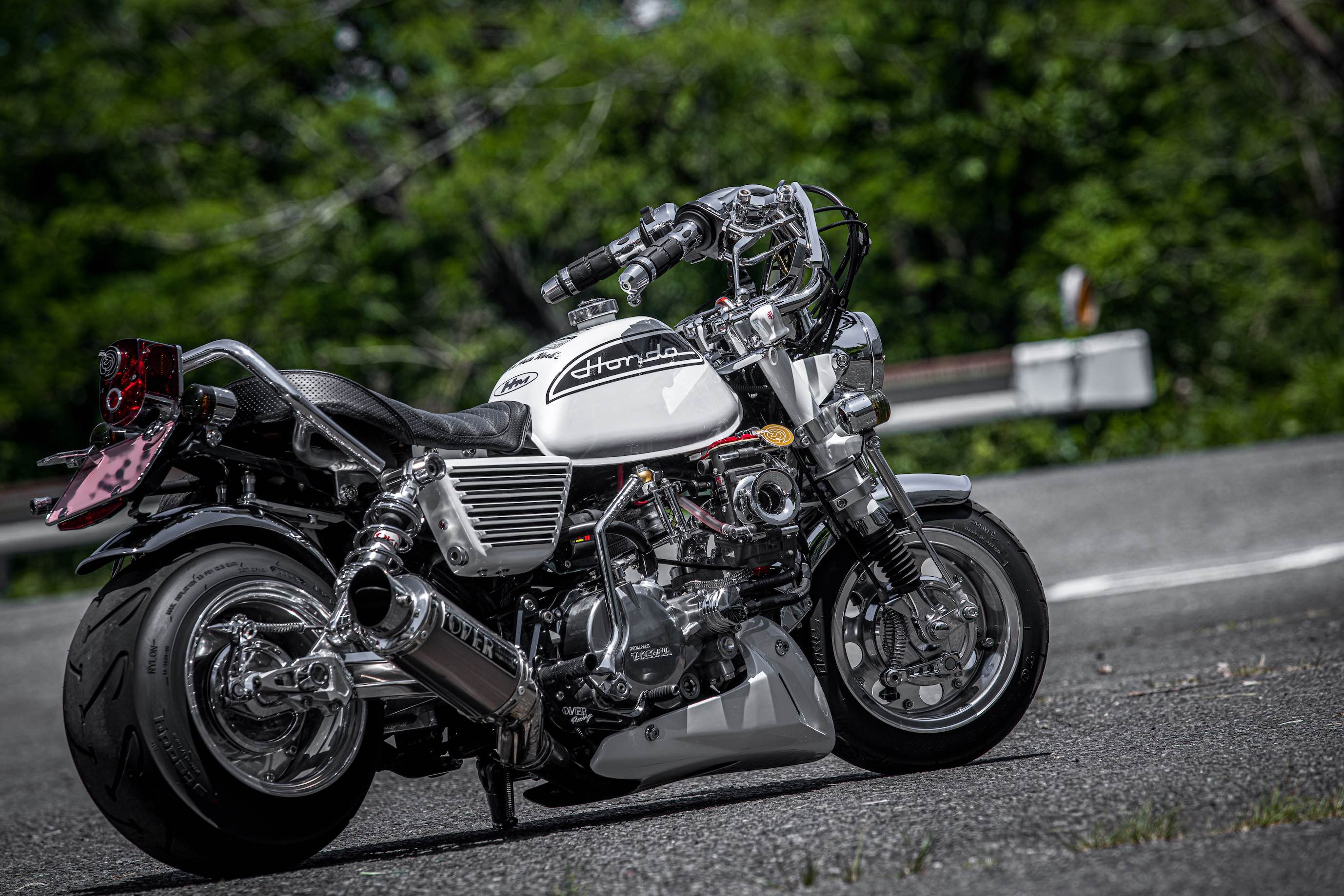 SP武川製ボアアップキットで88cc化、キャブはヨシムラTMR28。モンキー