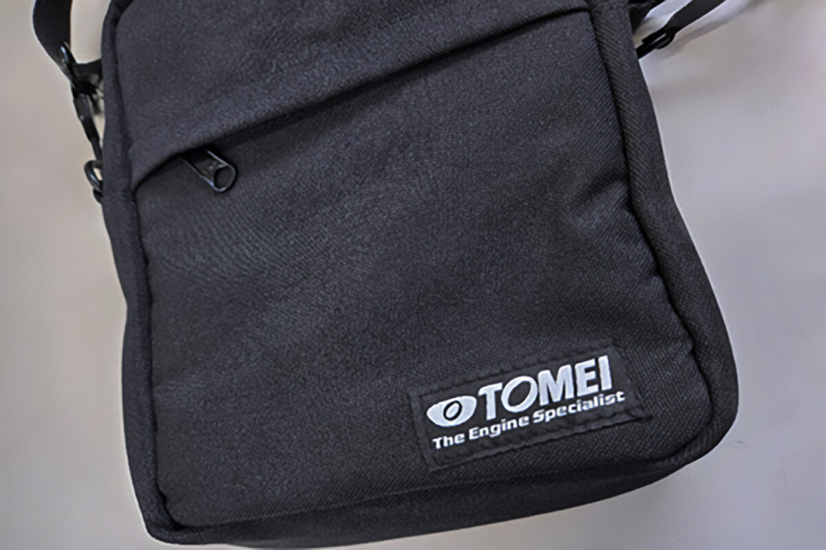 「東名パワードファン必携！」サーキットでも街でも使える万能バッグが登場