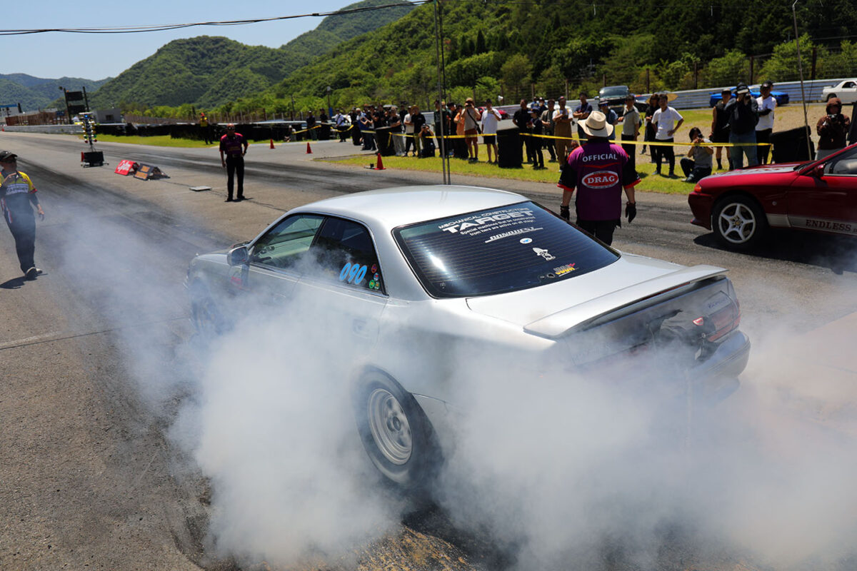 「セダンが10秒台!?」約860馬力のJZX100マークIIからNAのRX-8まで、熱きドラッグレース！［Part.1］