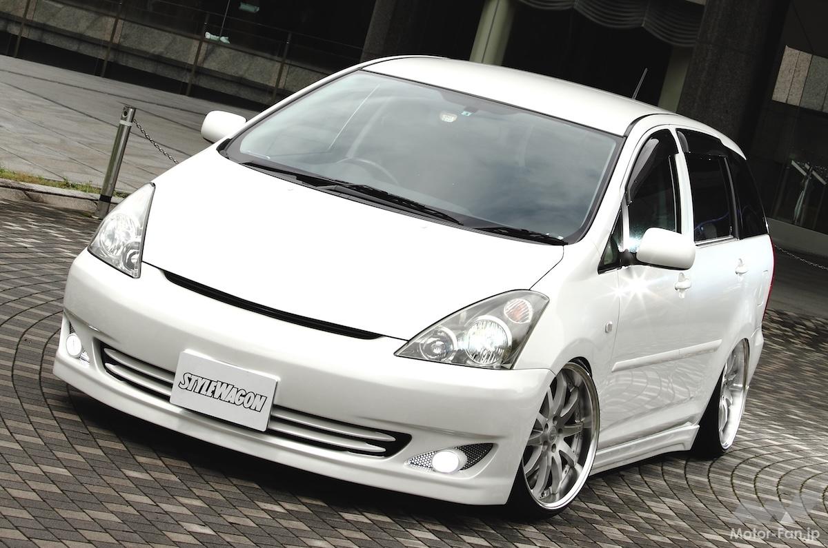【前後8度の鬼キャン！】ワンオフオーダーメイド足で極限まで下げた「純白ウィッシュ」の車高短美がスゴい