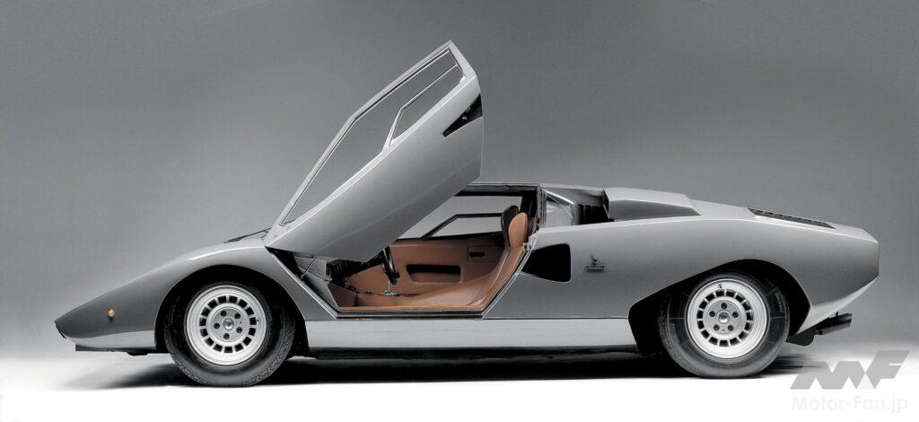 「シザードア」と極端に低いウェッジシェイプのランボルギーニ カウンタック LP400。