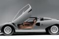 「シザードア」と極端に低いウェッジシェイプのランボルギーニ カウンタック LP400。