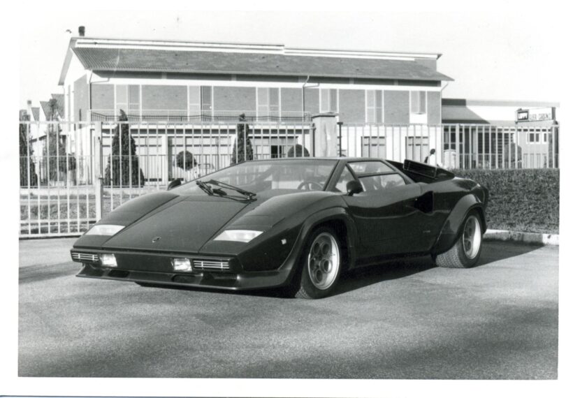 "countach”は驚きや感嘆などを表すという（写真はカウンタック S）。