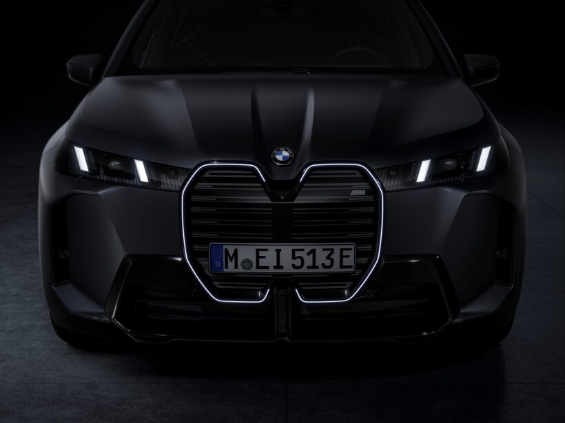 縦型4灯のデイタイムランニングライトも最近のデザイン言語に基づくBMWの意匠。