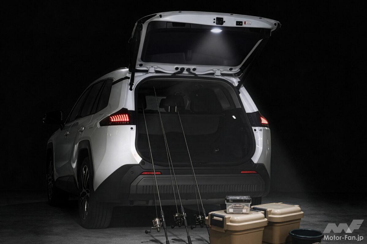 キャンプや夜間の荷物積み下ろしが劇的に変わる! RAV4専用設計の後付けLEDランプはタッチ操作＆調光機能でラクラク!【CAR MONO図鑑】