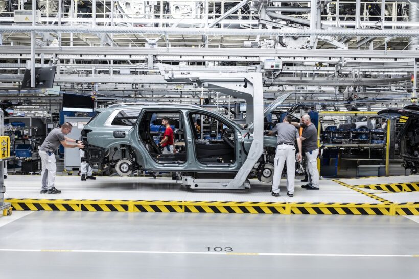 新型フラッグシップSUV「アウディ Q9」の製造工程。