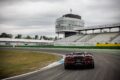 カモフラージュ偽装が施された状態で、ホッケンハイムを走行する「ランボルギーニ レヴエルト SV」。