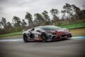 カモフラージュ偽装が施された状態で、ホッケンハイムを走行する「ランボルギーニ レヴエルト SV」。