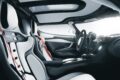 新型ハイパースポーツ「ケーニグセグ CCGT1」のコクピット。
