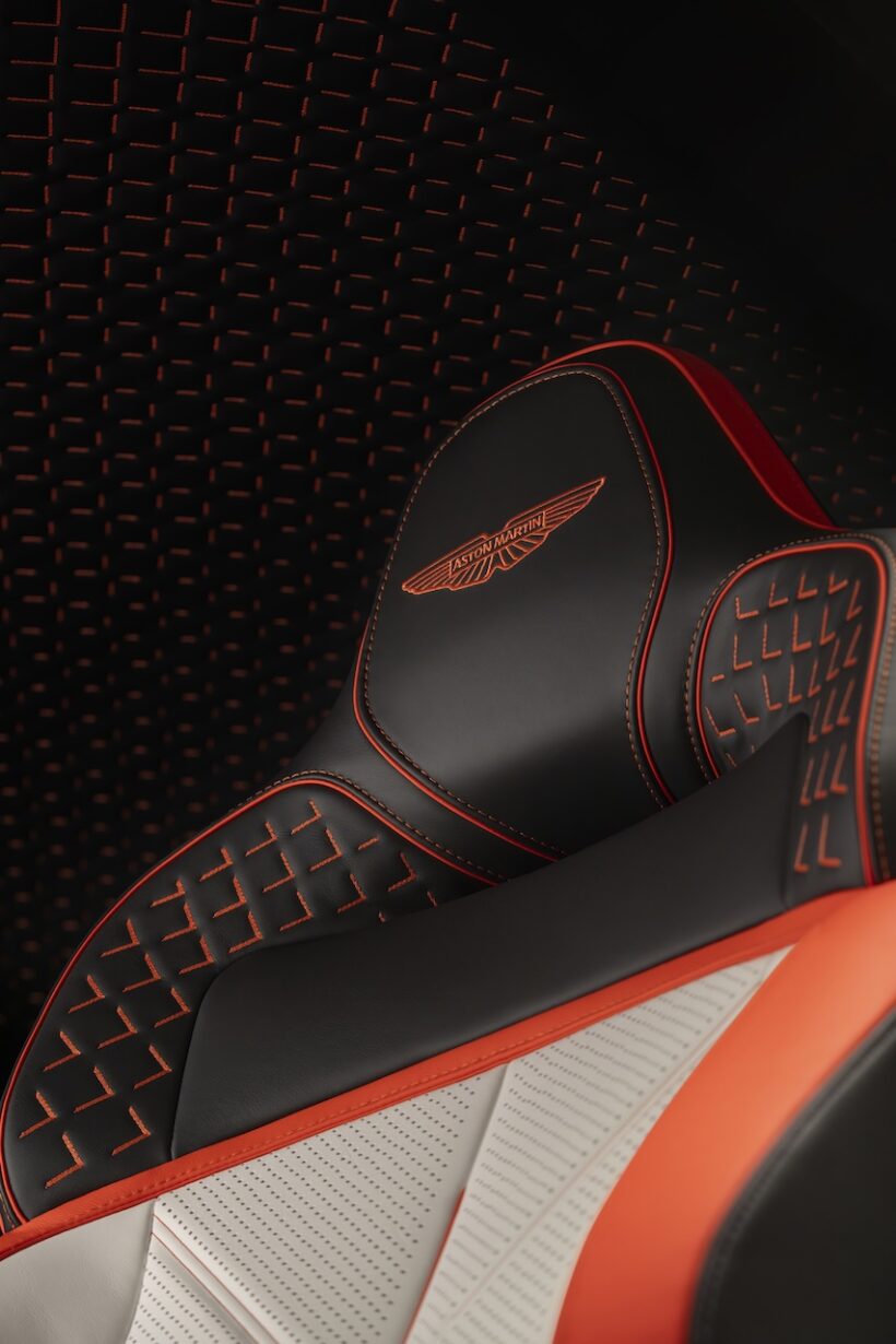 世界限定150台の「アストンマーティン ヴァレン」のインテリア。