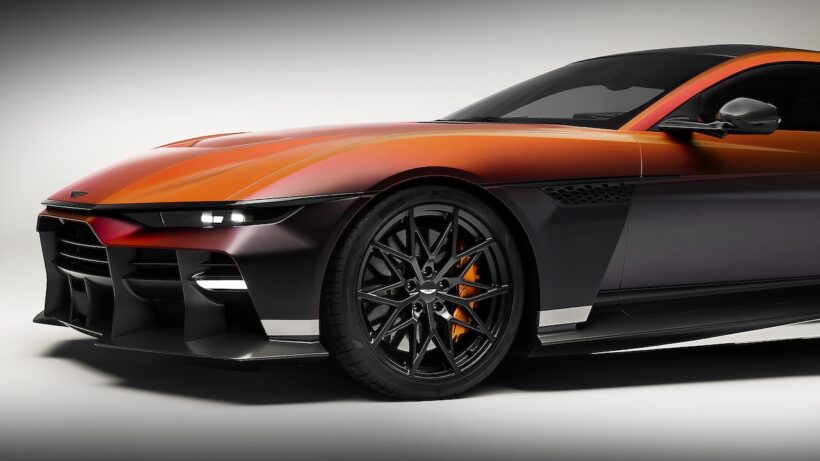 世界限定150台の「アストンマーティン ヴァレン」のエクステリア。
