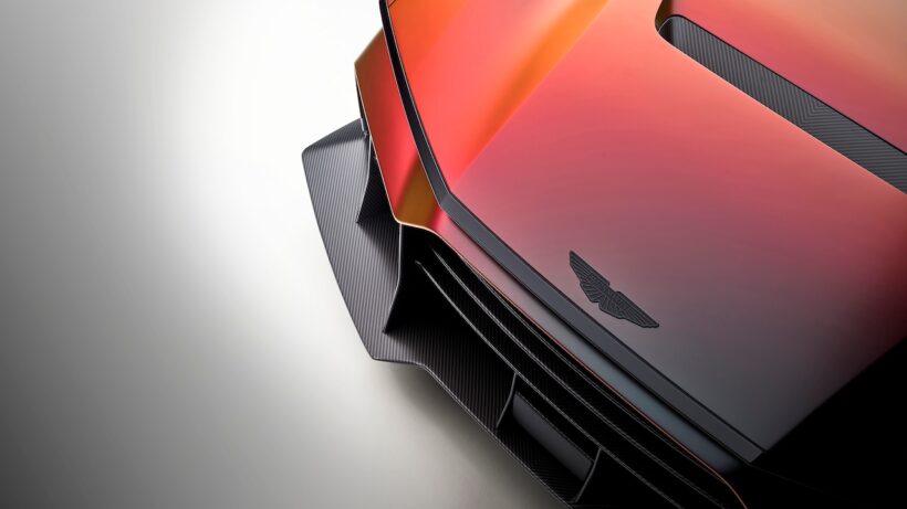 世界限定150台の「アストンマーティン ヴァレン」のエクステリア。