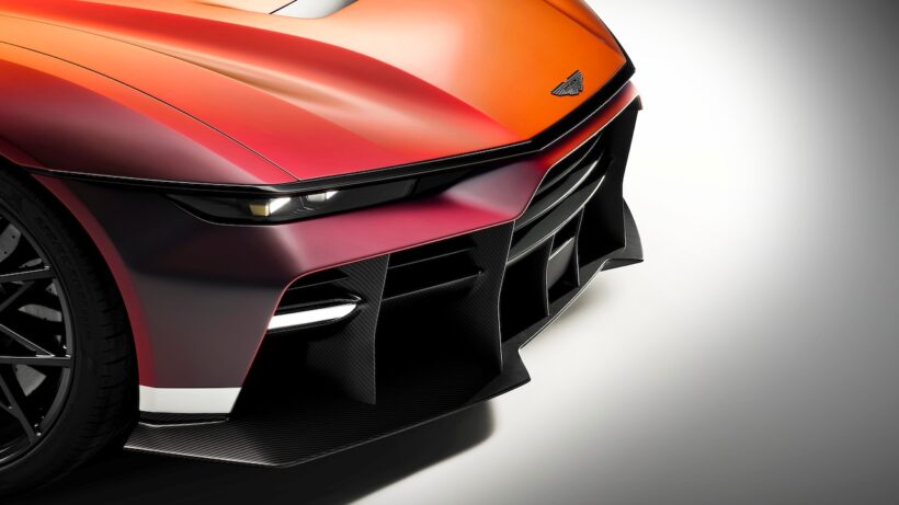 世界限定150台の「アストンマーティン ヴァレン」のエクステリア。