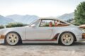 ルイ・ヴィトンとコラボレーションした「ポルシェ 911 リイマジンド バイ シンガー - クラシック ターボ」。