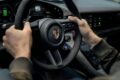 ポルシェは、タイカンに仮想シフトチェンジを可能とする「E-Shift」を導入した。