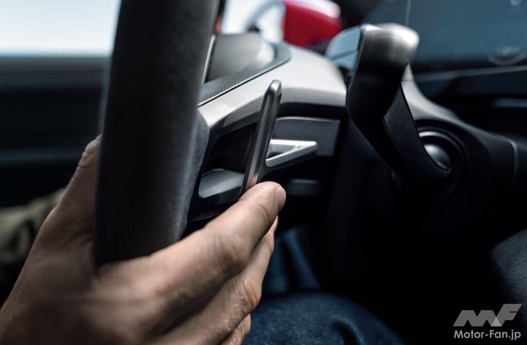 ポルシェは、タイカンに仮想シフトチェンジを可能とする「E-Shift」を導入した。