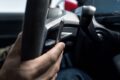 ポルシェは、タイカンに仮想シフトチェンジを可能とする「E-Shift」を導入した。
