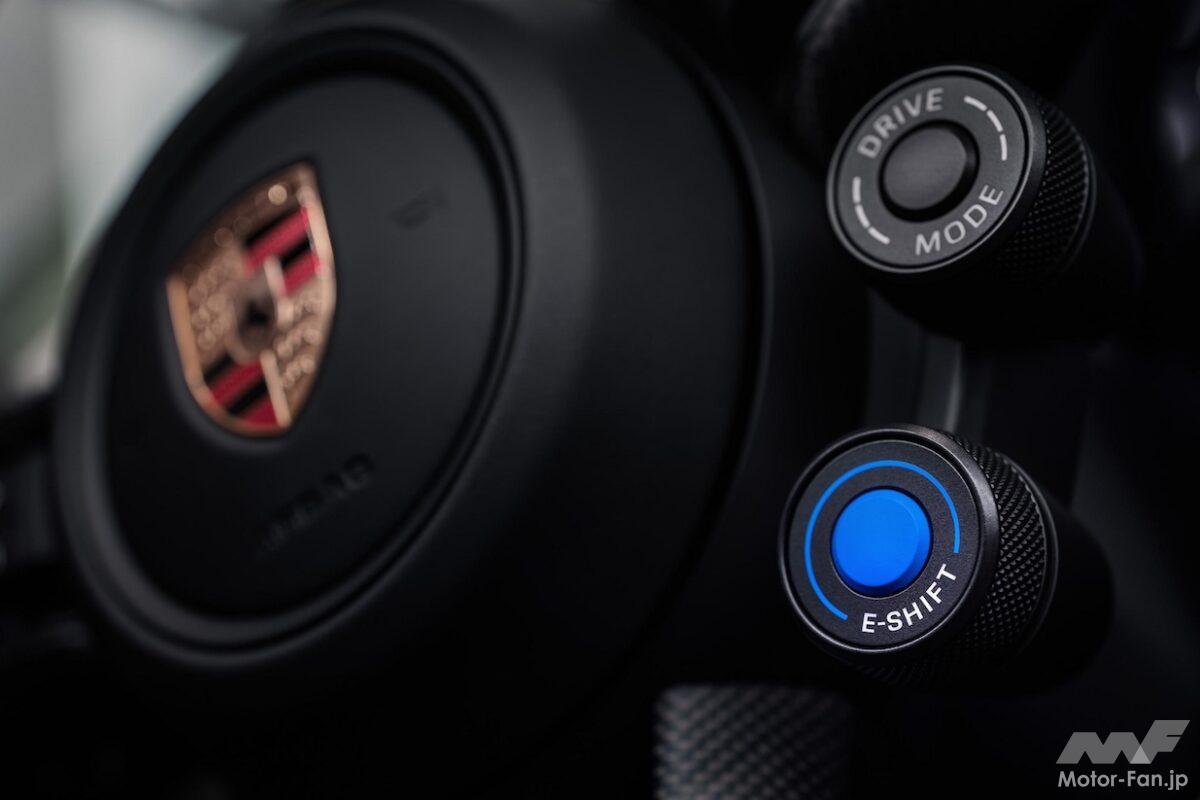 「フル電動スポーツでもギアチェンジを楽しみたい！」という人に向けてポルシェが導入した「E-Shift」【動画】