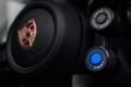 ポルシェは、タイカンに仮想シフトチェンジを可能とする「E-Shift」を導入した。