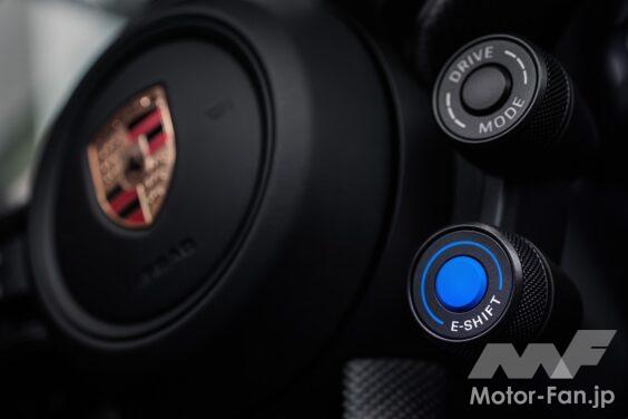 ポルシェは、タイカンに仮想シフトチェンジを可能とする「E-Shift」を導入した。