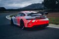 新型カスタマー向けレーシングカー「ポルシェ 911 チャレンジ」の走行シーン。