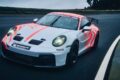 新型カスタマー向けレーシングカー「ポルシェ 911 チャレンジ」の走行シーン。