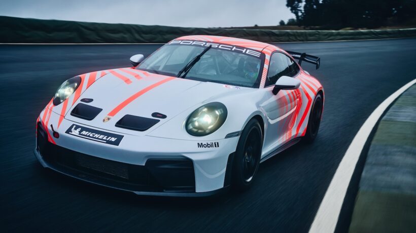 新型カスタマー向けレーシングカー「ポルシェ 911 チャレンジ」の走行シーン。