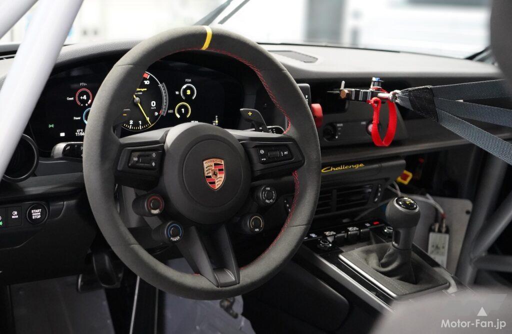 新型カスタマー向けレーシングカー「ポルシェ 911 チャレンジ」のコクピット。