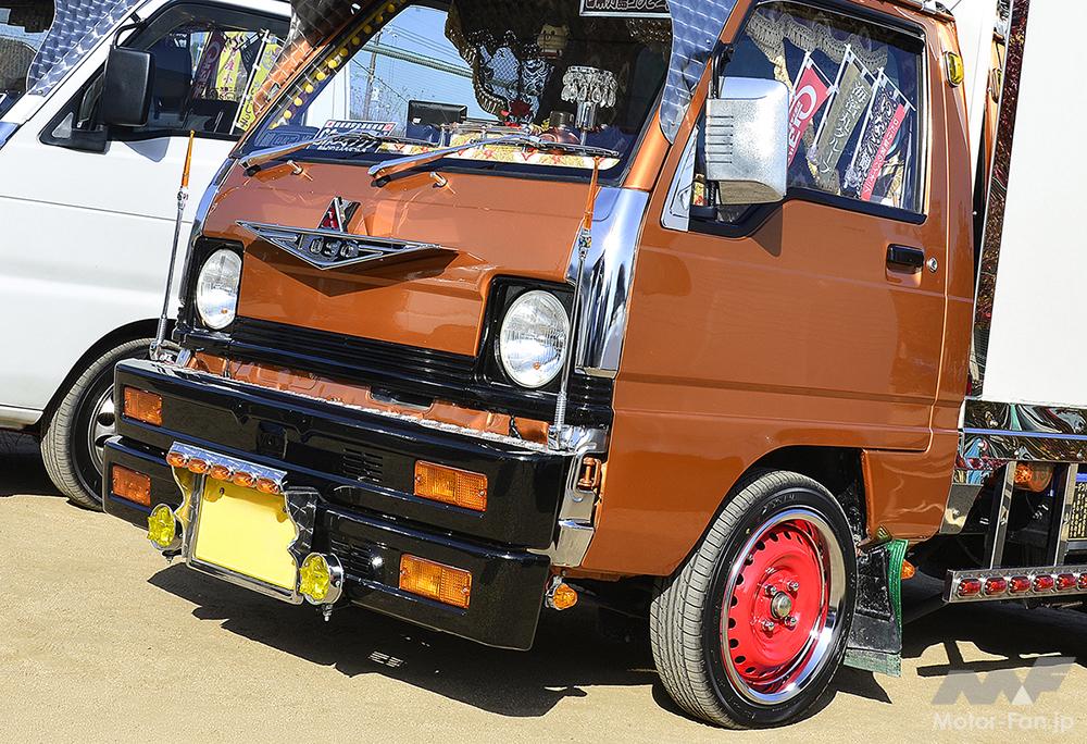 異世界かよ！「廃車がデコトラに転生」純正2個付けダブルバンパー仕様がたまらないミニキャブ