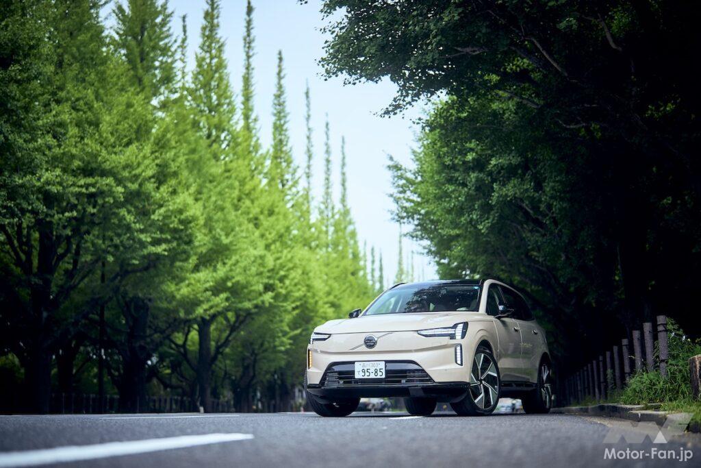 東京・青山のVolvo Studio Tokyo近くの銀杏並木にて。