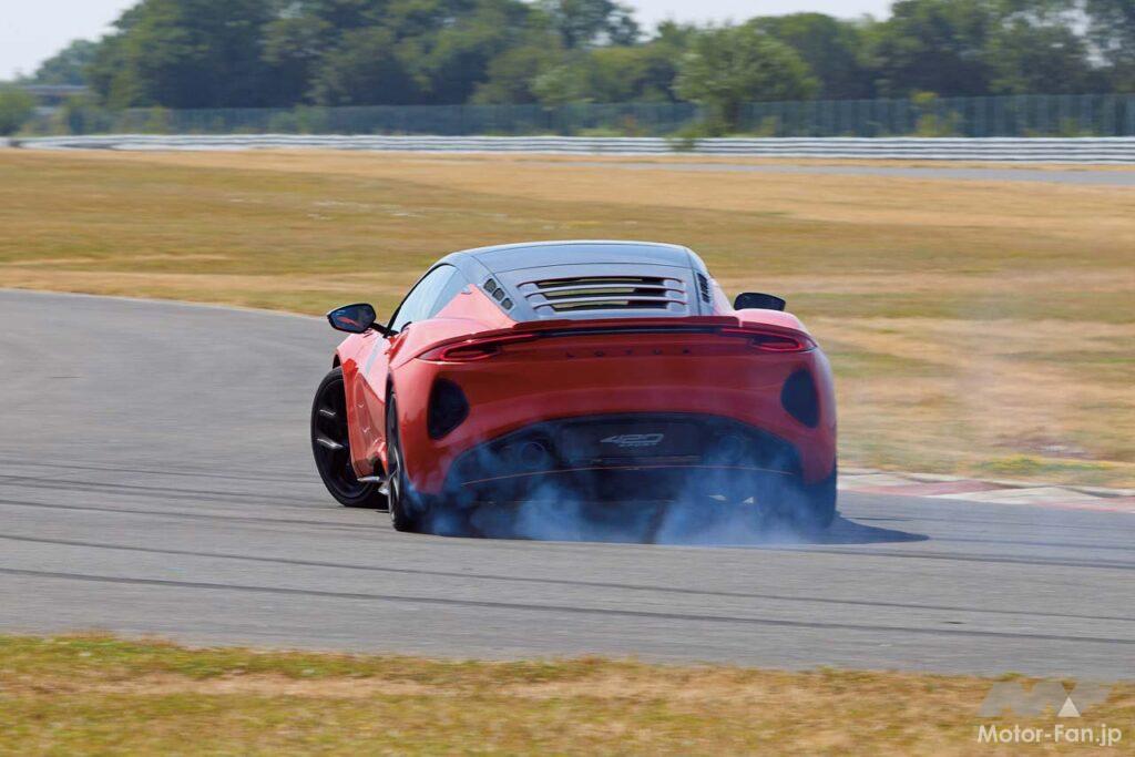 0→100km/h加速3.9秒、最高速度300km/hを実現。ロータスは「最速の4気筒エンジン搭載モデル」と謳う。その真価は、圧倒的な完成度を誇るシャシーに宿る。価格は2000万円超が予想されている……。