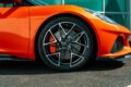 約9kgの軽量化を実現したたチタン製エキゾーストを採用。車体後部の軽量化により、俊敏なハンドリングにも貢献する。装着タイヤはミシュラン・パイロットスポーツカップ2だ。