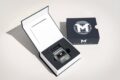 写真はOBDポートに接続する「M-Tuner」の筐体だ。WiFiを利用することで本国とのデータのやり取りを可能とする。筐体にはMini SDカードスロットが設けられ、ECUマップを保存しておくこともできる。価格やサポート体制については今後公開される予定だ。
