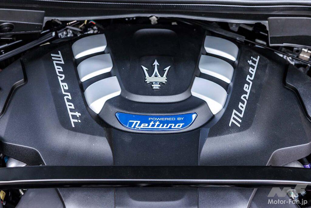 定評のあるマセラティが独自開発した3.0リッターV6ツインターボエンジン。スペックはベースモデルが490PS/600Nm、トロフェオが590PS/650Nm。後者の最高出力のみ40PSアップした。
